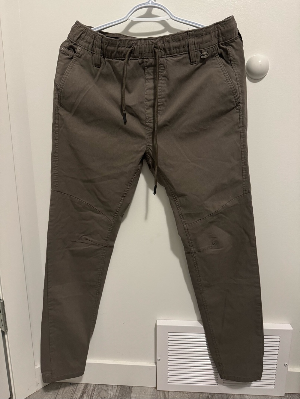 Men's Slim Drawstring Joggers in Dark Taupe